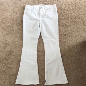 White American Eagle Flare Jeans